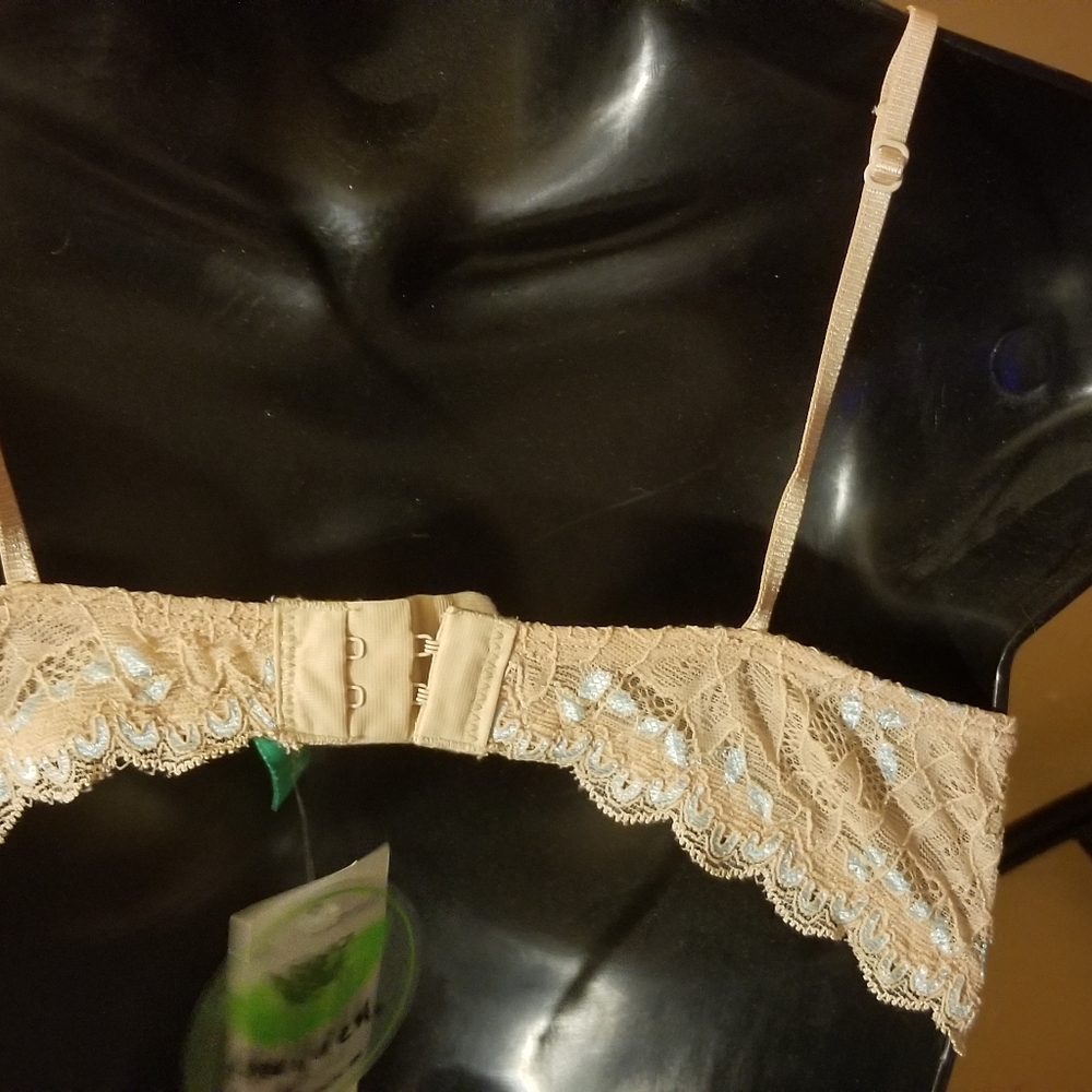 Lingerie - Picture 3 of 3